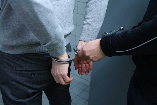 Român, arestat preventiv după ce a sustras peste 14.000 de lei dintr-un bar