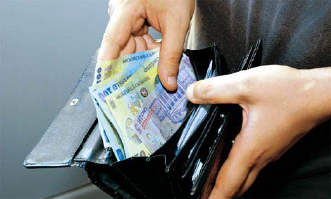 Sondaj: Doar un procent de 27,7% dintre români au beneficiat de creşteri salariale