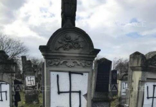 Simbol nazist cimitir  - foto ilustrativ