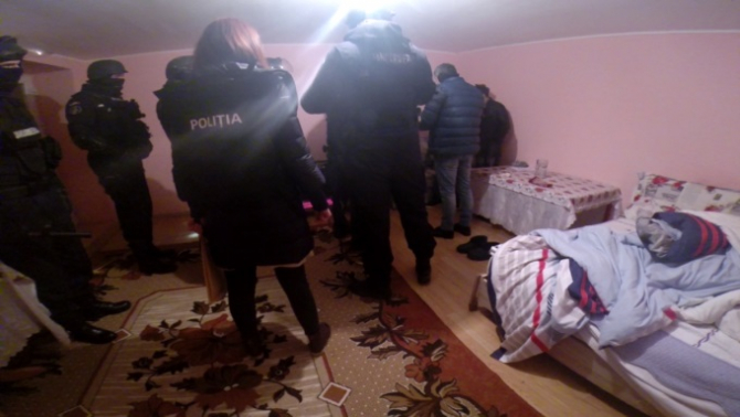  Procurorii DIICOT au efectuat percheziţii la proxeneţi în Bucureşti, acuzați de exploatare sexuală