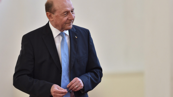 Traian Băsescu va fi externat azi: Medicii i-au spus să-și pregătească un aparat de oxigen acasă 