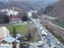 Trafic intens pe Valea Prahovei. S-au format coloane de mașini în Predeal și Comarnic Sursa foto: captură Antena 3