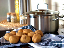 Cum să faci corect piureul de cartofi, ca să fie fraged și pufos: secretele bucătarilor de top, dezvăluite