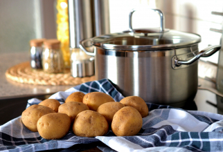 Cum să faci corect piureul de cartofi, ca să fie fraged și pufos: secretele bucătarilor de top, dezvăluite