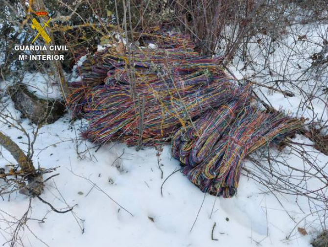 O bandă de români dedicată furtului de cablu de cupru a fost destructurată după un an de căutări intense. Au strâns peste 1,2 milioane de euro