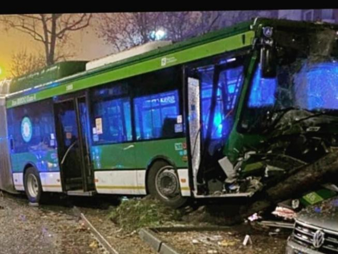 O șoferiță româncă a provocat un accident grav la Milano (Foto: Corriere Della Sera)