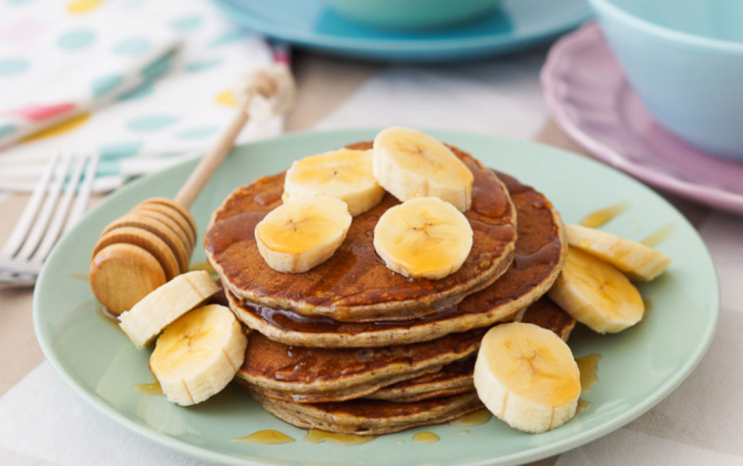 Clătite pufoase din două ingrediente - un ou și o banană: Cel mai rapid și proteic mic dejun