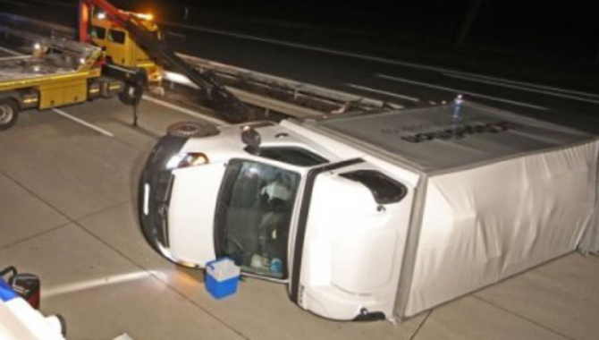 Germania. Șofer român, accident spectaculos pe o autostradă cu duba