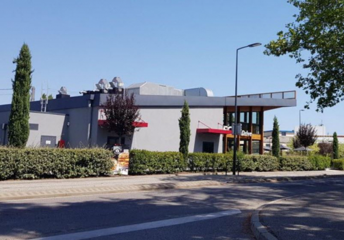 restaurant KFC jefuit de doi romani