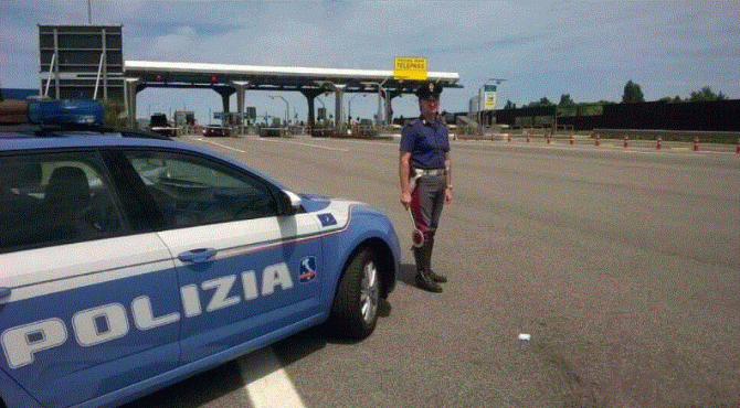Italia. Șofer român de camion, pericol pe autostradă. Riscă o amendă de mii de euro, după ce a urcat beat la volan