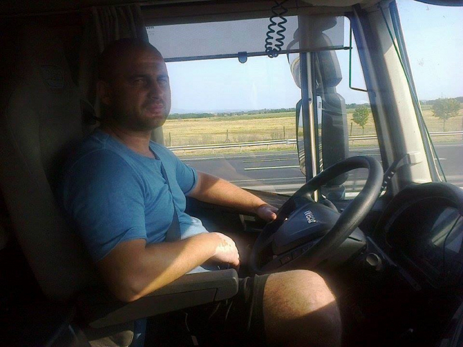 Șofer român de TIR, proaspăt tătic, mort la doar 36 de ani „Doru a fost un luptător”