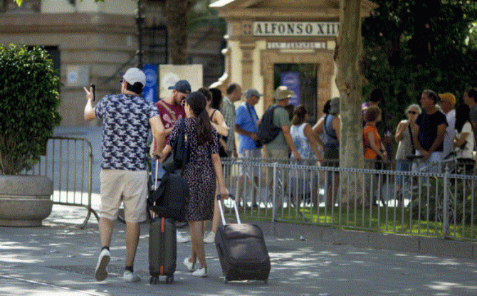 Spania va primi turiștii străini, inclusiv români, iunie. Condiția impusă de iberici