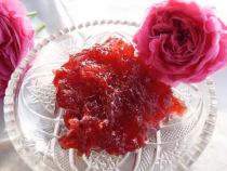 Dulceață de trandafir după rețeta bunicii: Cel mai parfumat desert al verii și proprietățile magice