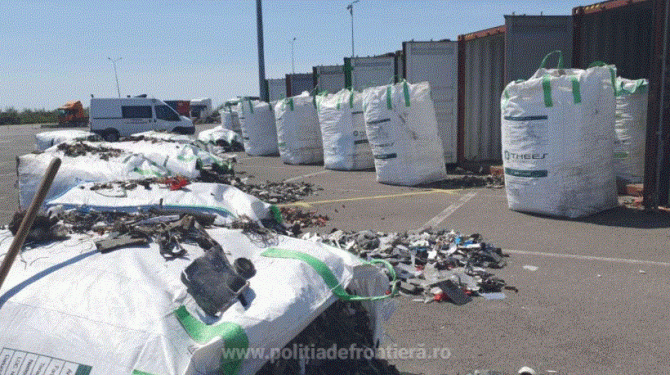 Containere, încărcate cu sute de tone de deşeuri din Germania, oprite în Portul Constanţa Sud Agigea