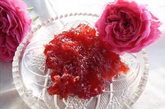 Dulceață de trandafir după rețeta bunicii: Cel mai parfumat desert al verii și proprietățile magice