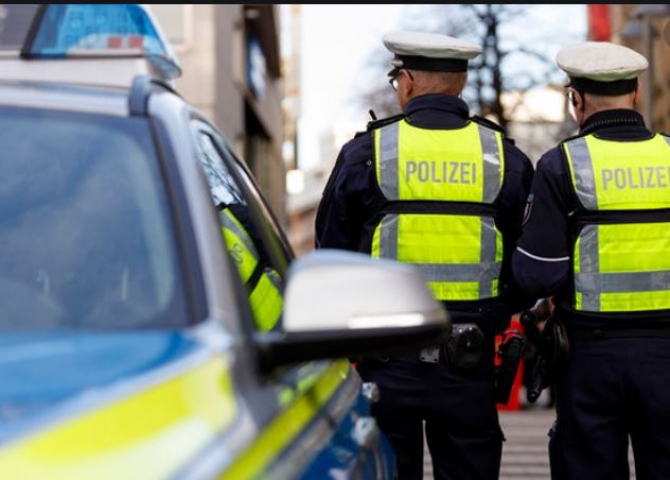 Germania. Un hoț român a rănit doi polițiști, în timpul unei urmăriri ca-n filme 
