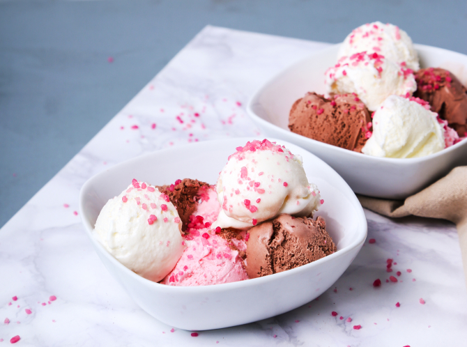 Înghețată cremoasă de casă, gata în doar 5 minute. O idee perfectă pentru a vă răcori vara