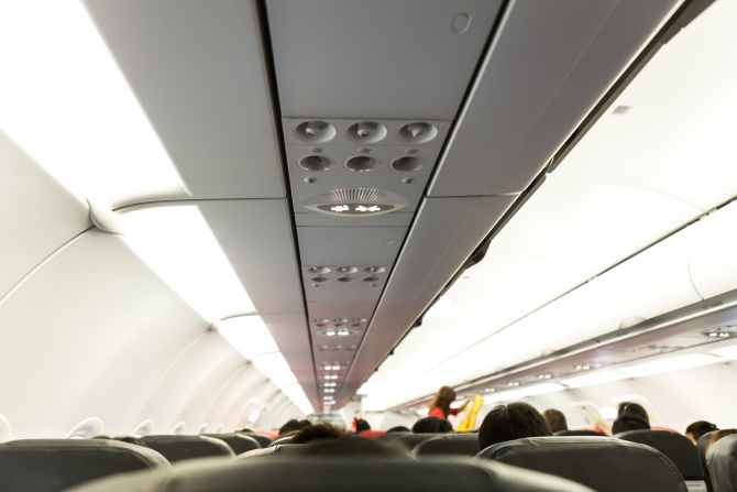 Peste 100 de români, în pericol într-un avion pe ruta Londra Luton - Suceava „Eveniment grav!”