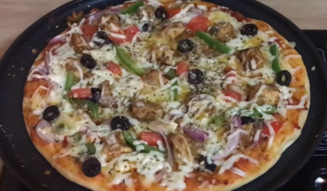 Pizza la tigaie, cu aluat de clătite: O nebunie de rețetă, gata în doar 10 minute, dacă respecți acest secret