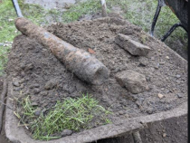 Un român a găsit în curte două bombe din Al Doilea Război Mondial