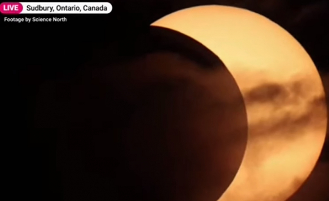 Imagini uimitoare din timpul eclipsei de soare. Cum s-a văzut în SUA și Canada - VIDEO