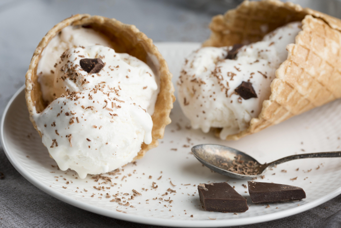 Înghețată cremoasă cu iaurt. O rețetă ideală pentru zilele călduroase, gustoasă și sănătoasă