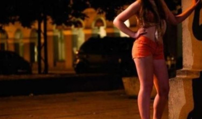 Spania. Barbat, arestat după ce a recrutat o româncă prin metoda "Lover Boy" și a obligat-o să se prostitueze
