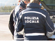 Italia. O româncă, mamă a trei copii, a jefuit bărbat de 99 de ani. I-a smuls ceasul de aur de pe braț, dar a fost prinsă
