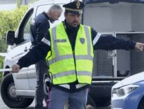 Italia. Un român, căutat în toată Europa, tras pe dreapta de polițiști. Bărbatul vorbea la telefon în timp ce conducea 