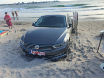 Mașina unui român, parcată direct pe plajă. Ce amendă a primit șoferul
