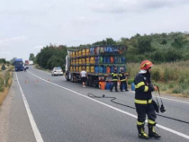 Pericol pe un drum național. 14 butelii cu gaz au căzut dintr-un TIR pe DN 19 în Bihor 