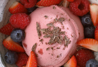 Înghețată din fructe. Se prepara în două minute și doar 170 de calorii! Un desert senzațional, recomandat în zilele de vară 