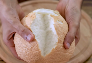 Pâinea „nor”, rețeta virală de pe TikTok, care nu îngrașă. Cea mai simplă și nouă tedință din doar trei ingrediente. FOTO: captură YouTube @The Cooking Foodie