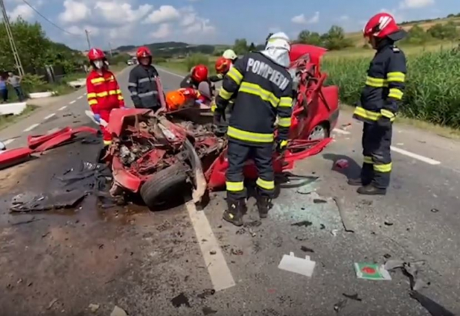 Bărbat, mort într-un accident rutier la Mihăieşti. Șoția și fetița de 4 ani, grav rănite Sursa - someseanu.ro