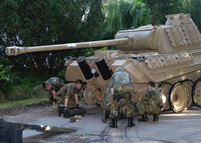 Germania. Un pensionar ascundea în pivniță un tanc din cel de-Al Doilea Război Mondial 
