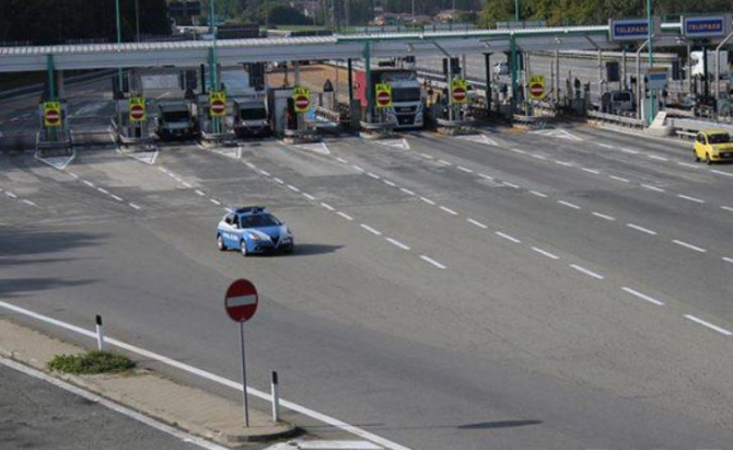 Italia. Șofer român, prins beat la volan. Conducea cu 40 de kilometri și vorbea la telefon 