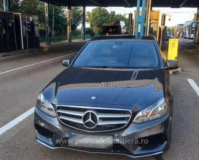 Mercedes-Benz furat din Marea Britanie, reținut în vama Albița. Un șofer a rămas pieton 