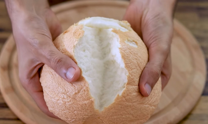 Pâinea „nor”, rețeta virală de pe TikTok, care nu îngrașă. Cea mai simplă și nouă tedință din doar trei ingrediente. FOTO: captură YouTube @The Cooking Foodie