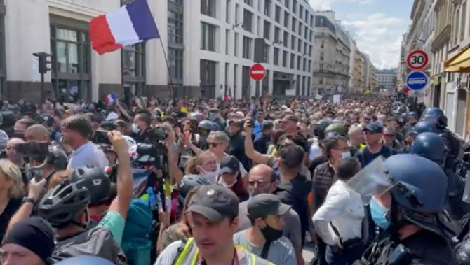 Proteste masive în Franța, împotriva obligativității certificatului verde în locurile publice - VIDEO