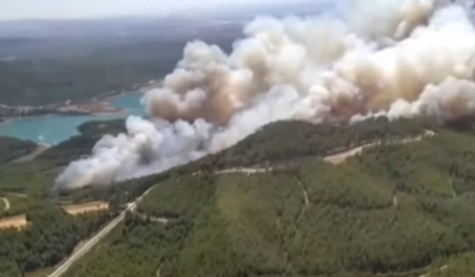 Români, prinși în incendiul uriaş din Antalya: „Afară nu se poate respira!” - VIDEO