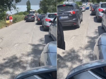 Cozi kilometrice la granița cu Bulgaria. Mai mulți șoferii au vrut să depășească coloana la Negru Vodă 