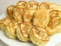 Pancakes din mere și dovlecei. O rețetă simplă pentru un desert delicios și sănătos 