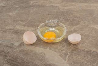 AMESTECĂ ou cu bicarbonat de sodiu. Efectul GENIAL al acestui TRUC de FRUMUSEȚE