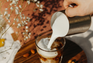 Cafea cu gheaţă, perfectă pentru zilele calde de vară. Cum prepari cea mai aromată cafea răcoritare (sursa foto: Pexels)