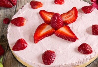 Cheesecake cu căpșuni fără coacere. Un desert răcoritor