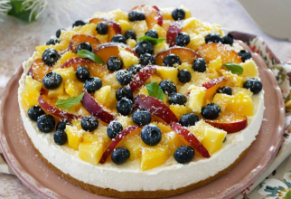 Cheesecake cu fructe, fără coacere. Un desert proaspăt și colorat, foarte simplu de făcut