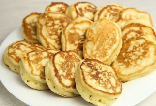Pancakes din mere și dovlecei. O rețetă simplă pentru un desert delicios și sănătos 