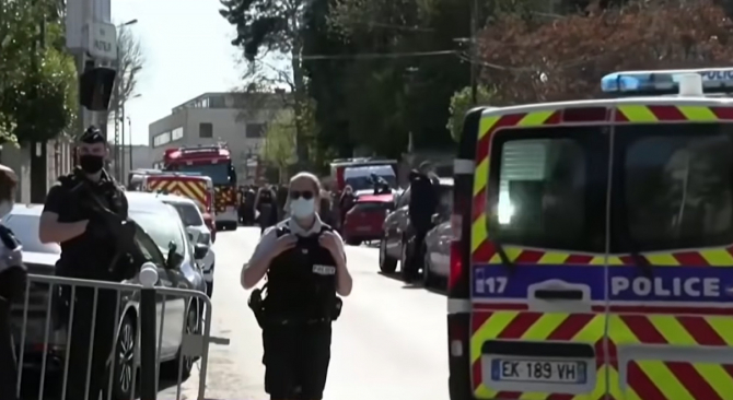 Atac armat în Franța. Un copil, împușcat mortal, alți doi minori, răniți