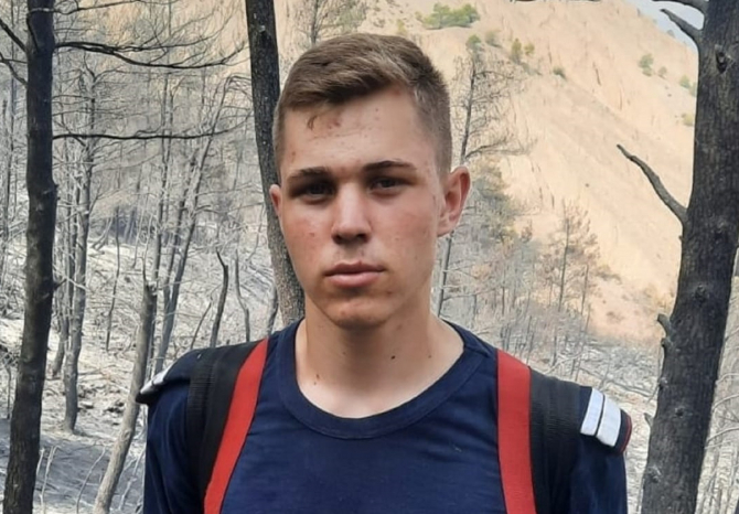 Povestea celui mai tânăr pompier român care luptă cu flăcările din Grecia: „Ai mei s-au temut”