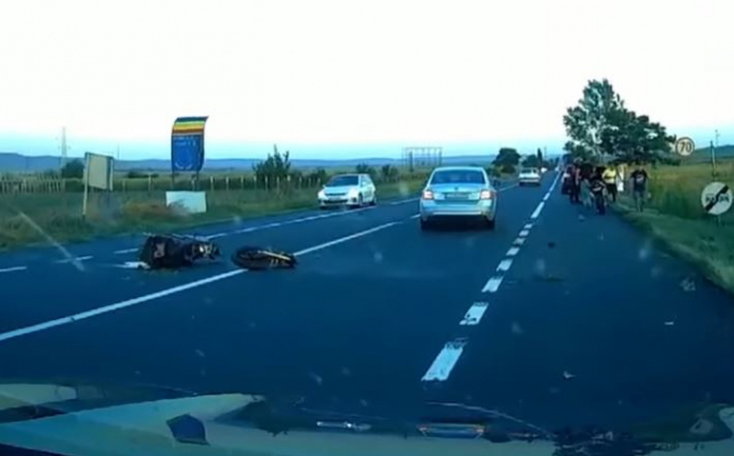 Un bărbat din Galaţi, la un pas de moarte. Motocicleta pe care o conducea s-a rupt în două, după un impact cu o maşină  Sursa Euro TV Bacau 